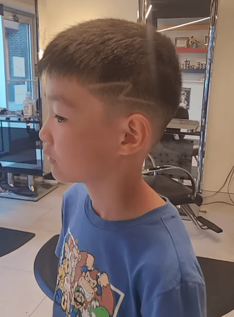 Happy kid at salon 1